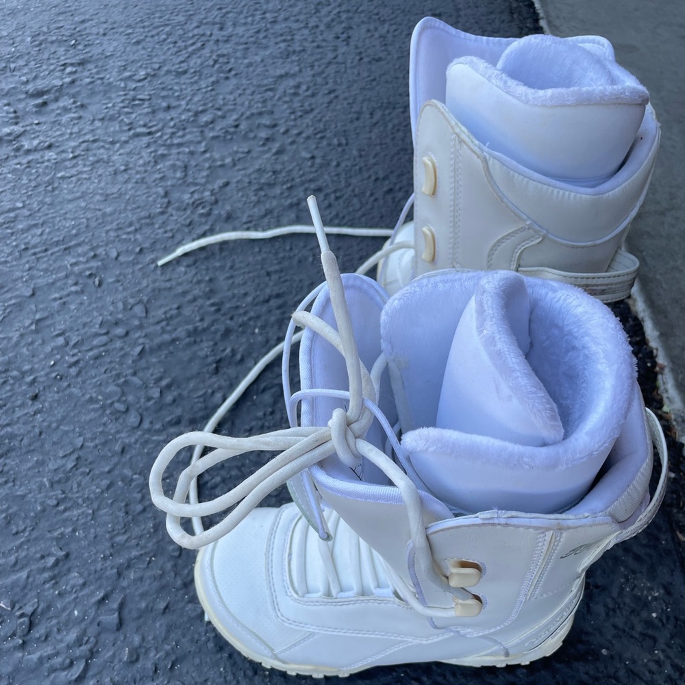 Snowboarding Boots Womens 7